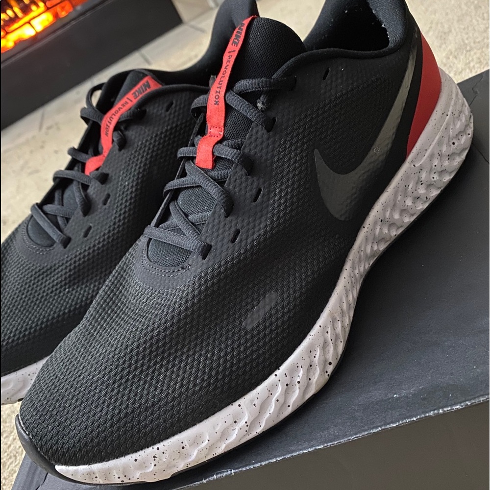 Nike Revolution